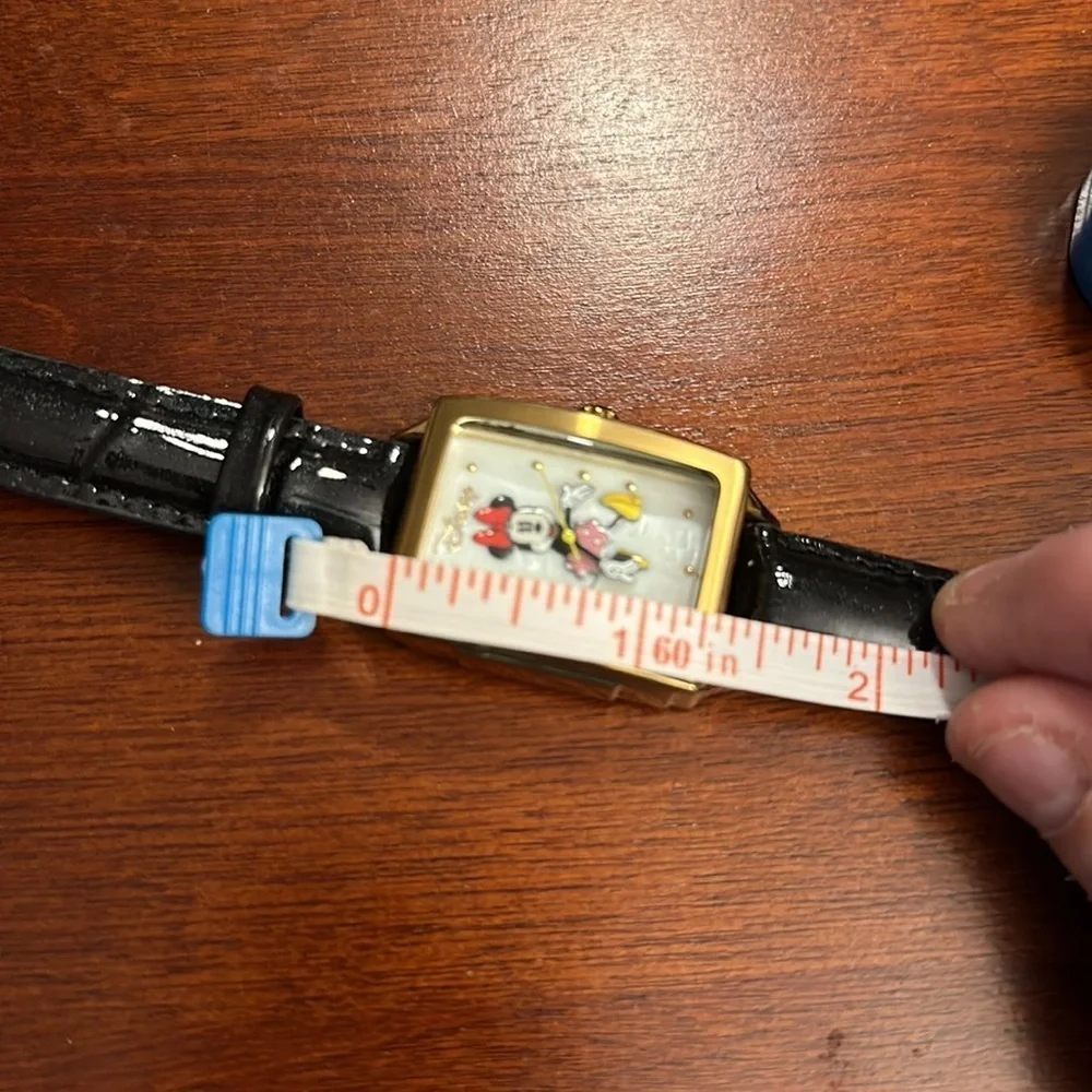 NWOT Disney Minnie Mouse large face watch MOP face & leather band